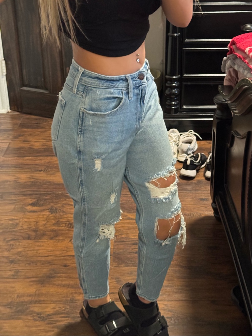 Hollister Curvy High-Rise Mom Jeans